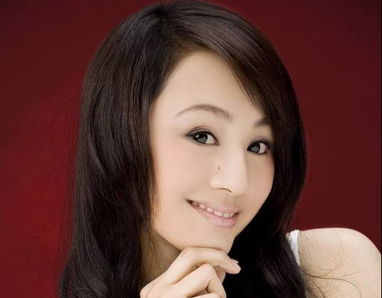 这8位有痣的女星个个有特色-有痣的女明星 - 情书号