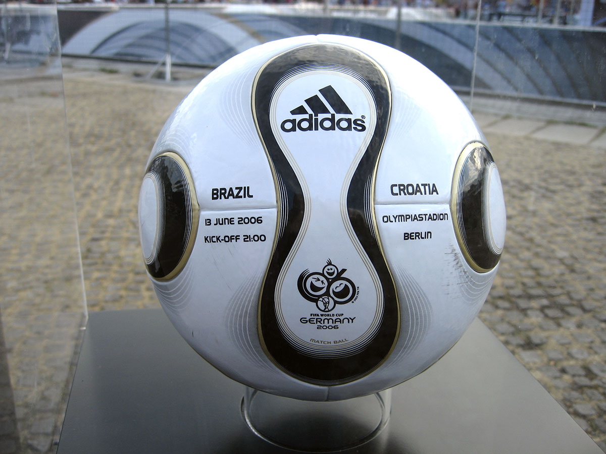 2002年世界杯比赛用球(历届世界杯官方指定用球)