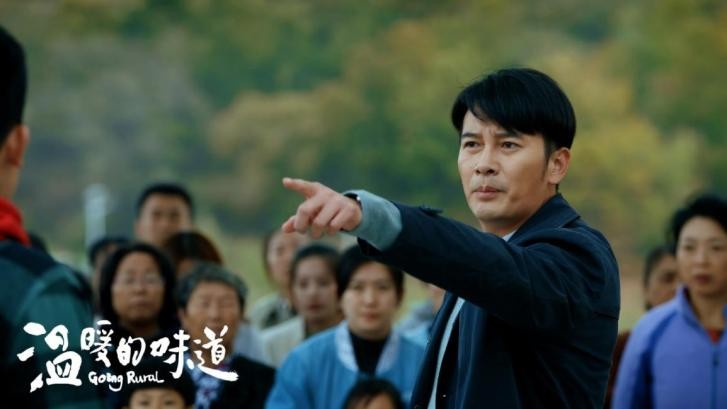 好友到幕后boss，靳东看到王梓权真的不会跳戏吗？