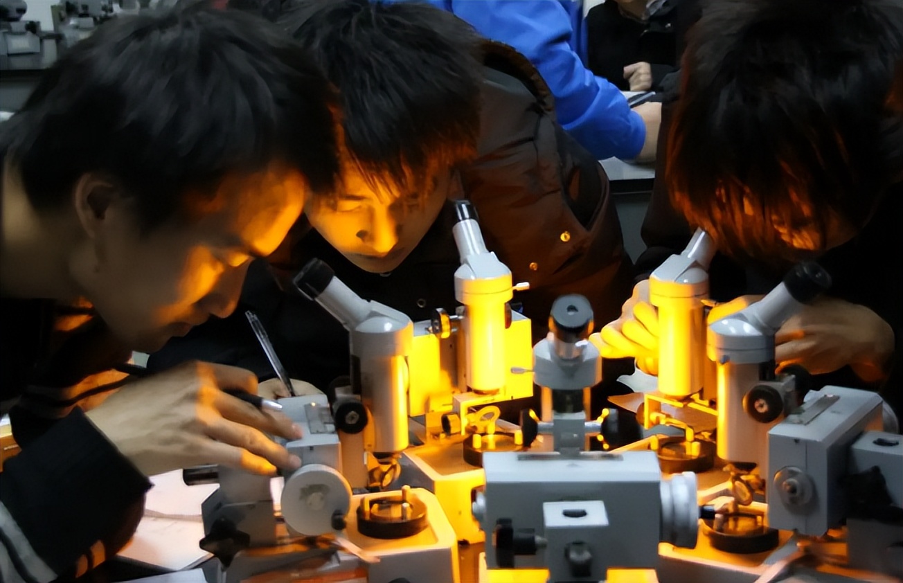 不擅长数学的考生，这几个专业尽量不要报考，毕业或将成为难题