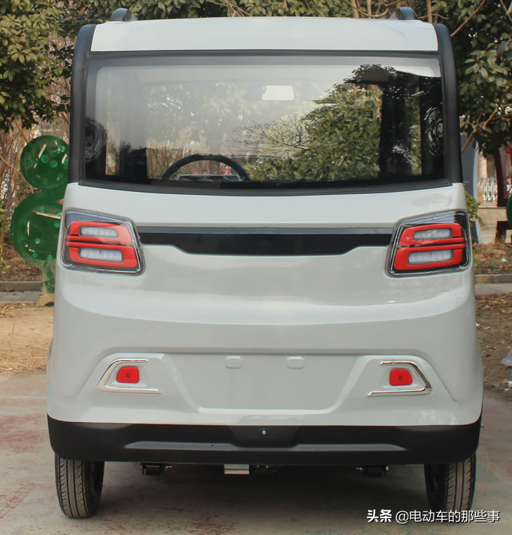 这2款低速四轮电动车，油电两用，7900元起，适合65岁以上老年人