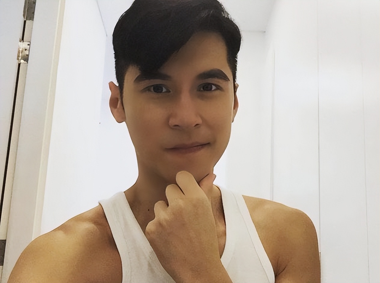 恭喜！知名女星两度抗癌成功宣布复出，满头灰白发出镜略显沧桑