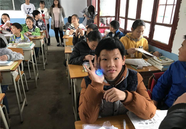 学生作文《老太去世》走红，全班学生痛哭不止，老师：哄都哄不住