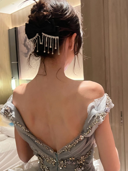 baby私下超清生图曝光,背部太瘦画面诡异,工作室被骂到删图