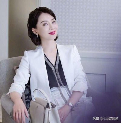 职场女性，千万别看轻自己，向前一步，成就崭新的你