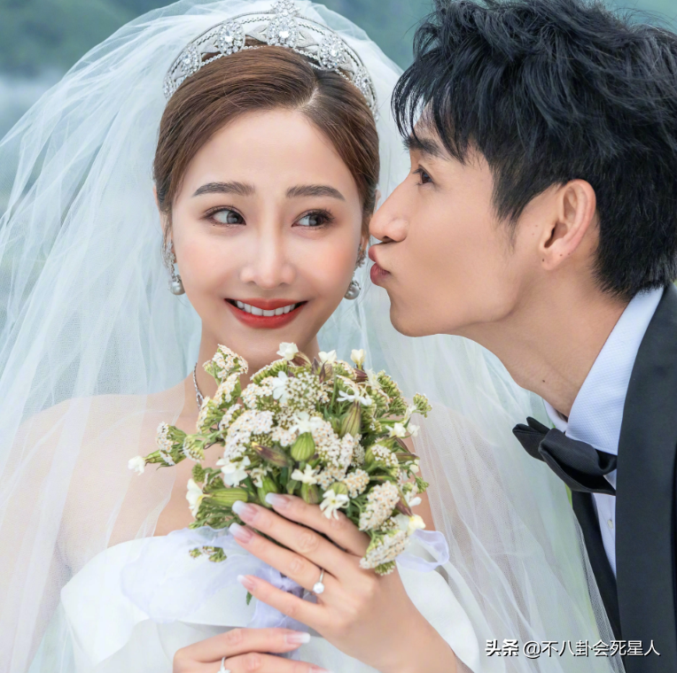 这5位痴情男明星，让我看到了爱情最美好的模样