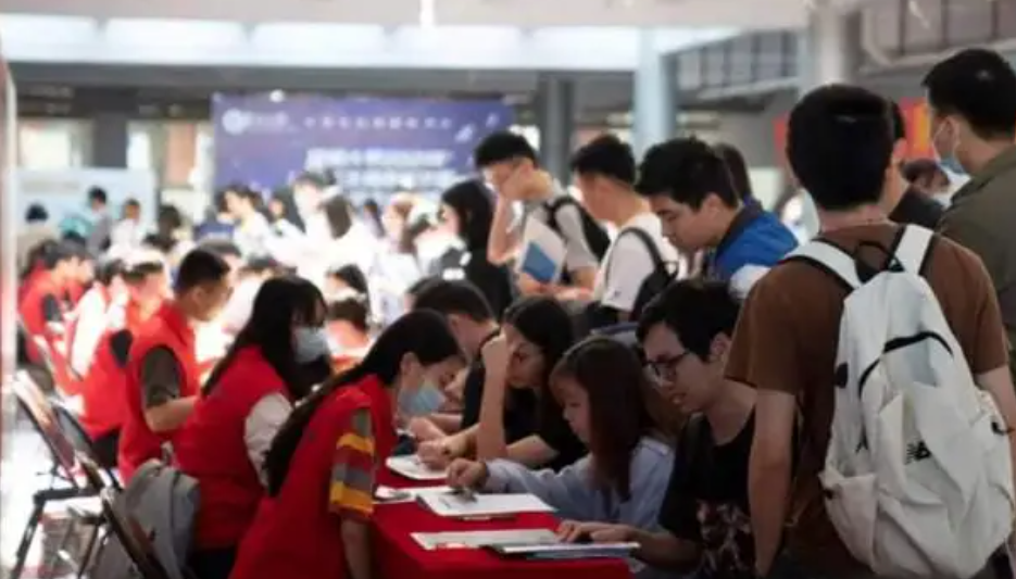 985大学“档次排名”更新，人大排名出人意料，东北大学吊车尾