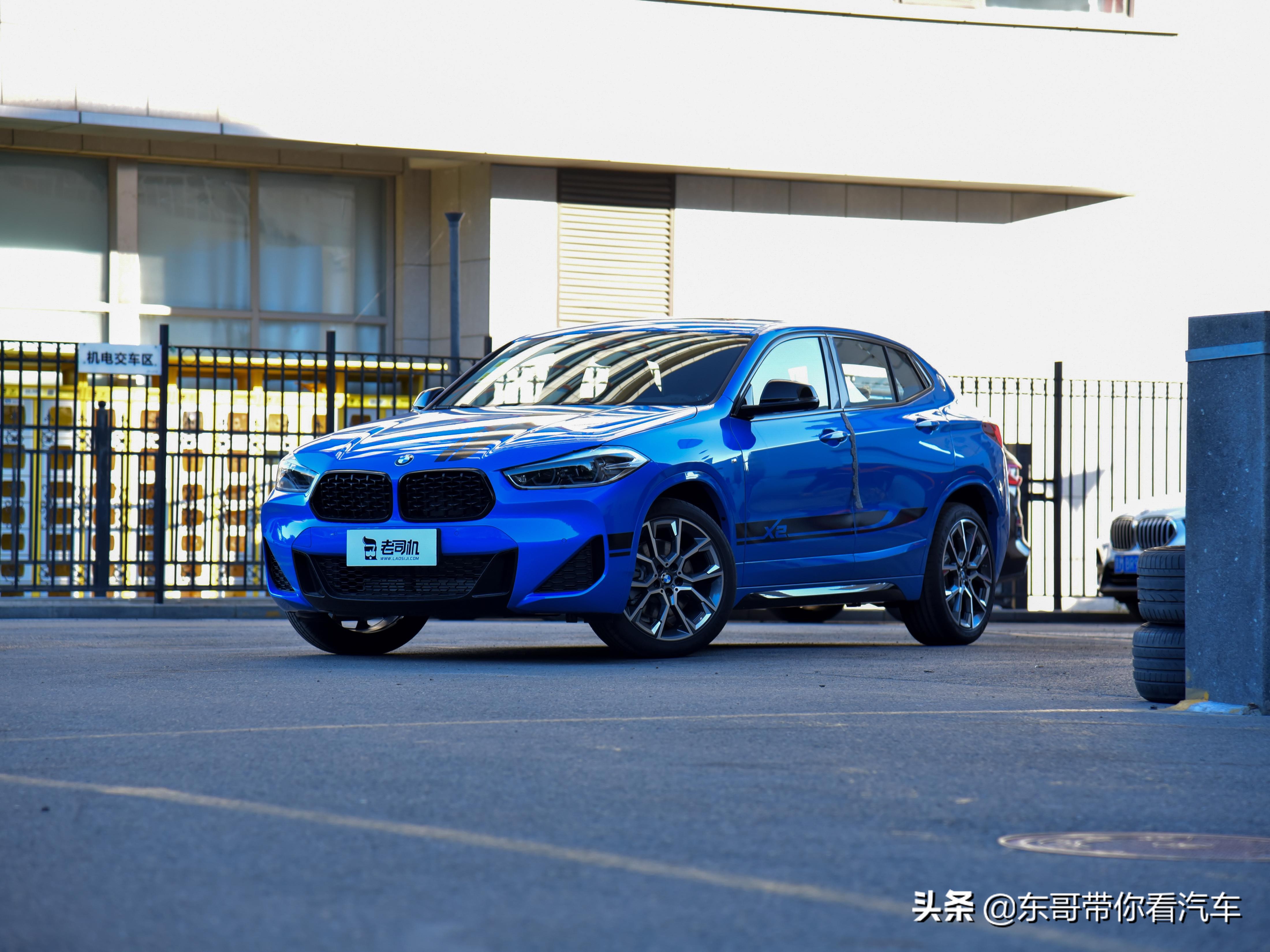 紧凑型精致小车,内饰精致,空间小,实拍宝马x2