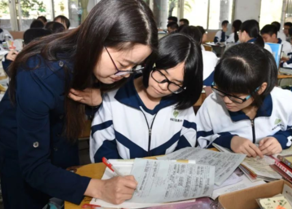 民办大学学费（学生吃亏后才明白）