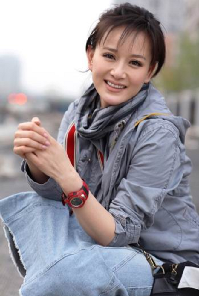 石爻：从主持人到知名演员，怀感恩之心，与圈外丈夫低调生双胞胎