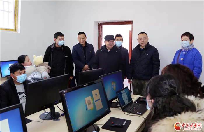 助力乡村振兴 陇南文县中庙镇互联网扶智工作室揭牌启用