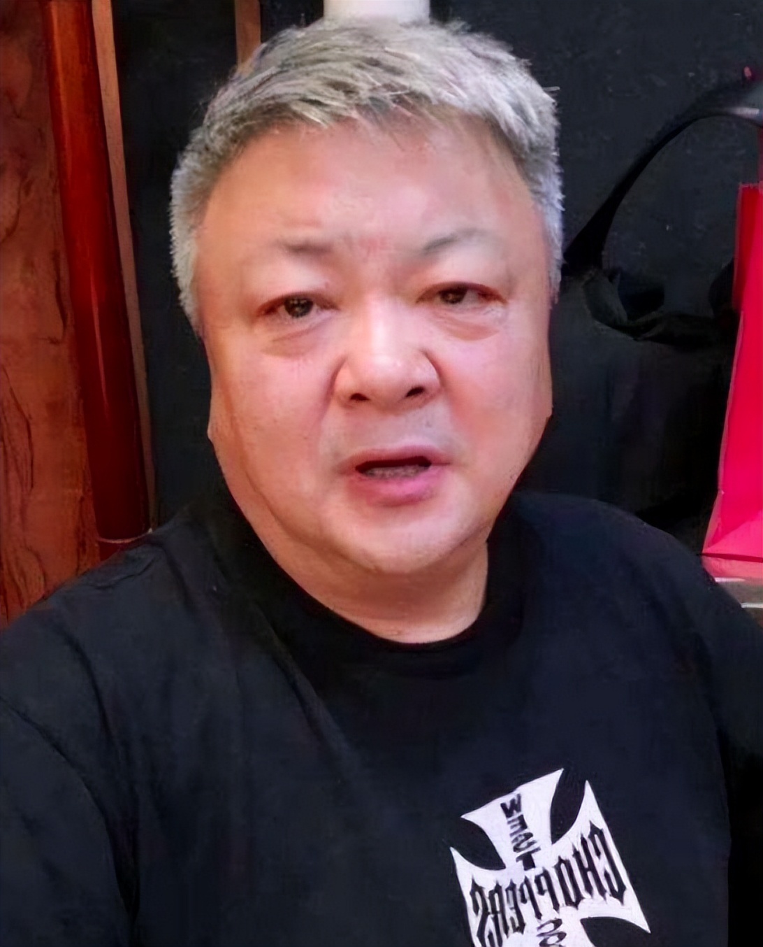 洪剑涛：与初恋结婚，姐弟恋也很甜蜜，如今儿子是他的骄傲