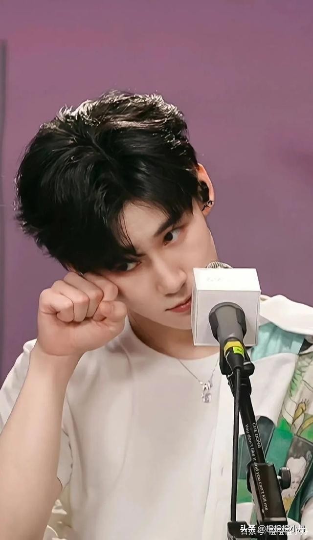 当初被十八楼遗弃的少年张真源，他的坚持和不甘一步步走到了今天