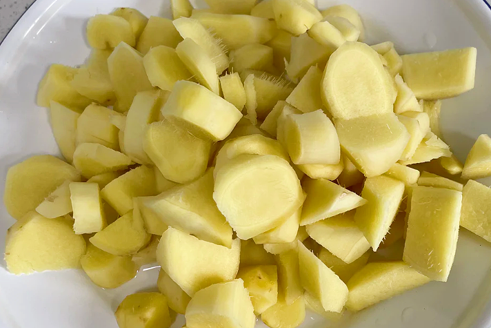 夏至将至 生姜和牛奶是绝配 每天喝1杯 顺时而食 精力充沛 天天看点