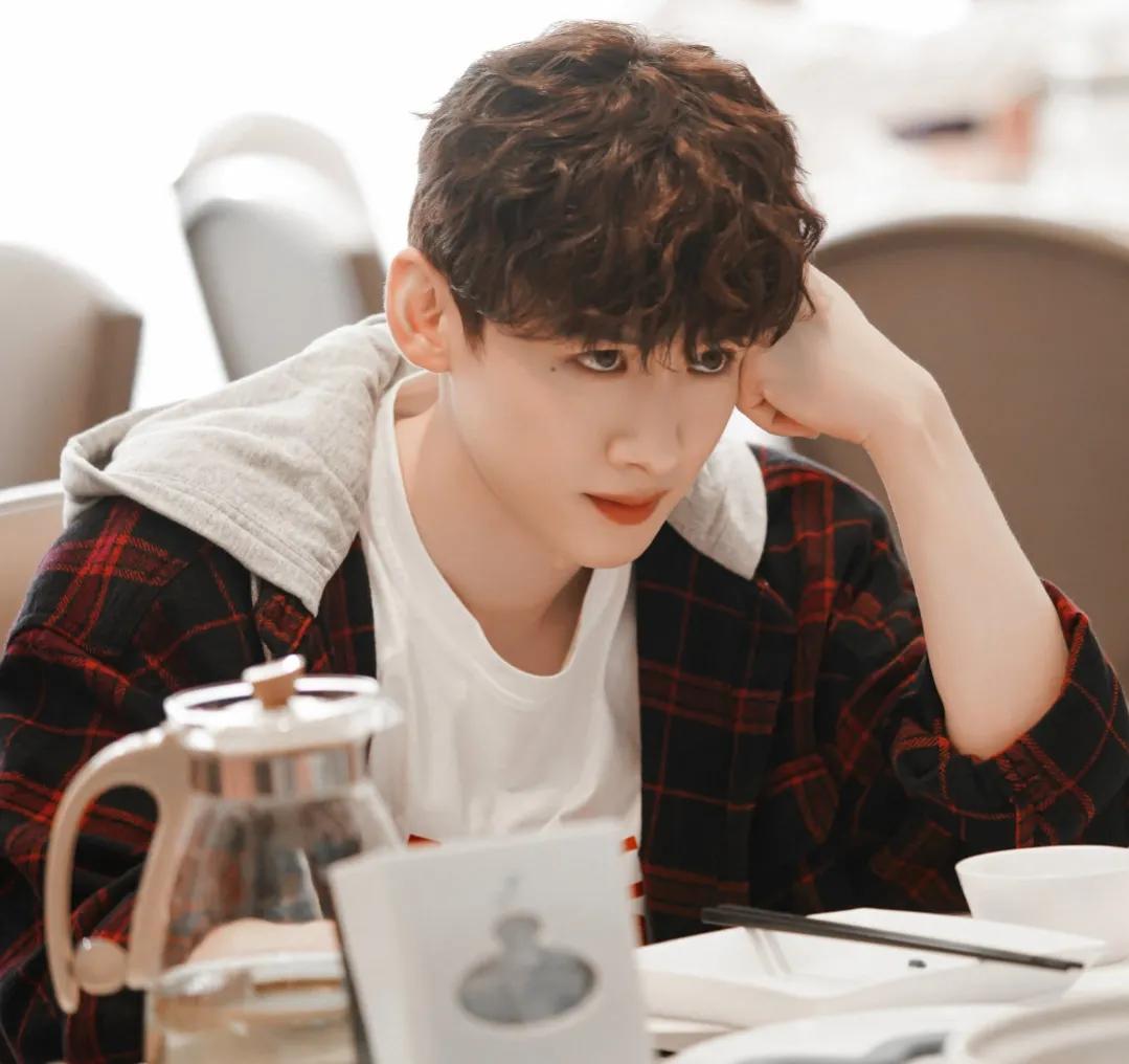 白敬亭：炙热的少年心中永怀梦想与激情