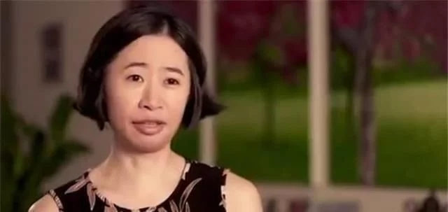 纽约女子22年不买衣服，捡来的袜子穿到透明，13年抠出一套房