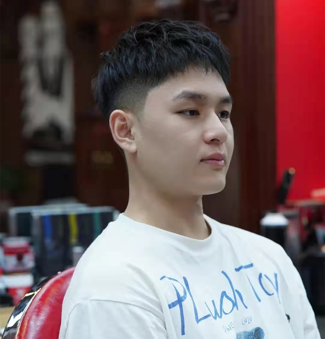 男生发质粗硬留什么发型适合？试试这三种发型，清爽干练又有范