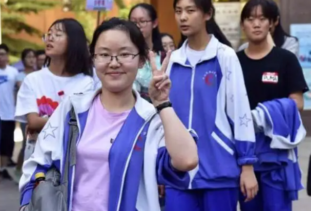 高考当天穿衣服也有讲究？老师建议别穿校服，原因不仅是防作弊