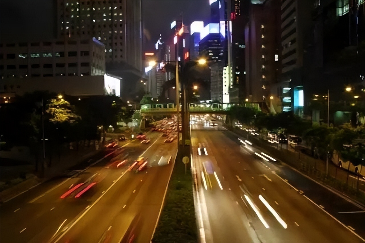 京东001号快递员金宜财：无怨无悔送快递12年，刘强东给了他什么