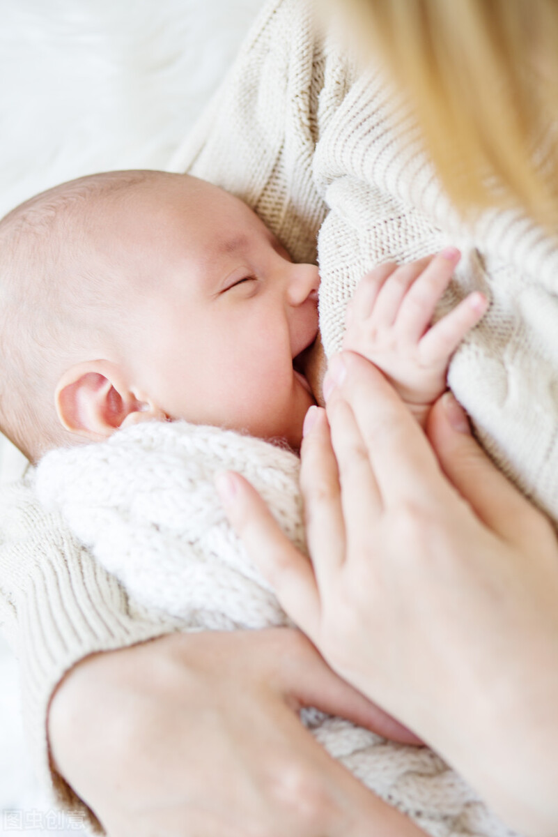 婴儿母乳不够吃的表现（育儿指导）