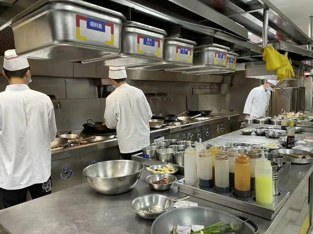 1990年，17岁高中生犯下命案逃跑，被抓时已年入百万娶妻生子