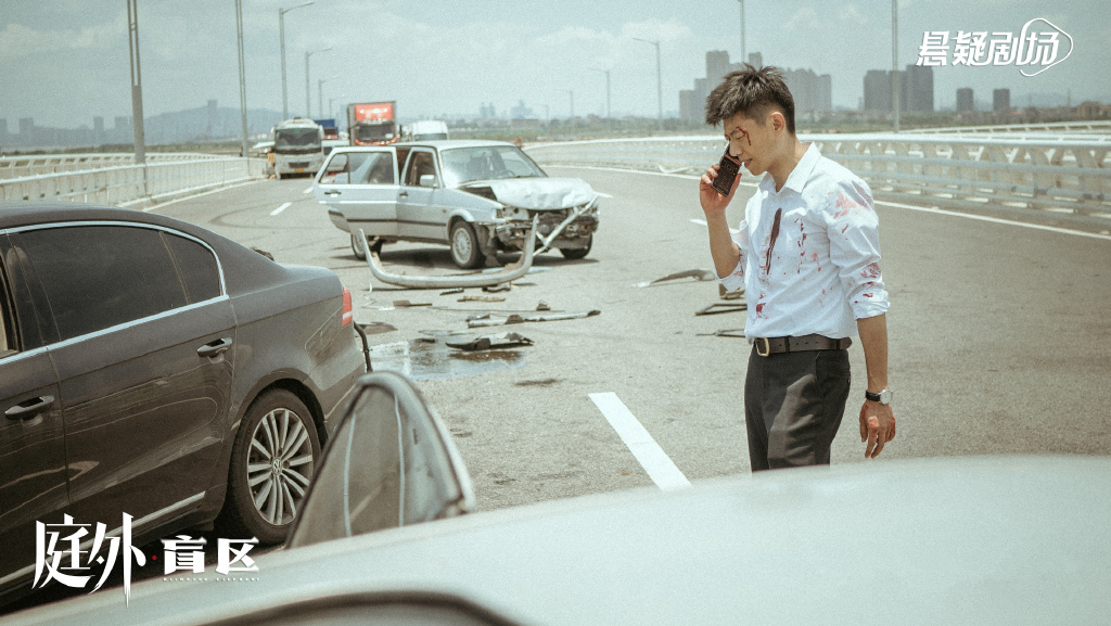 《庭外》首播：夏雨稳健，罗晋入戏，万茜惊艳，悬疑剧该出王炸了