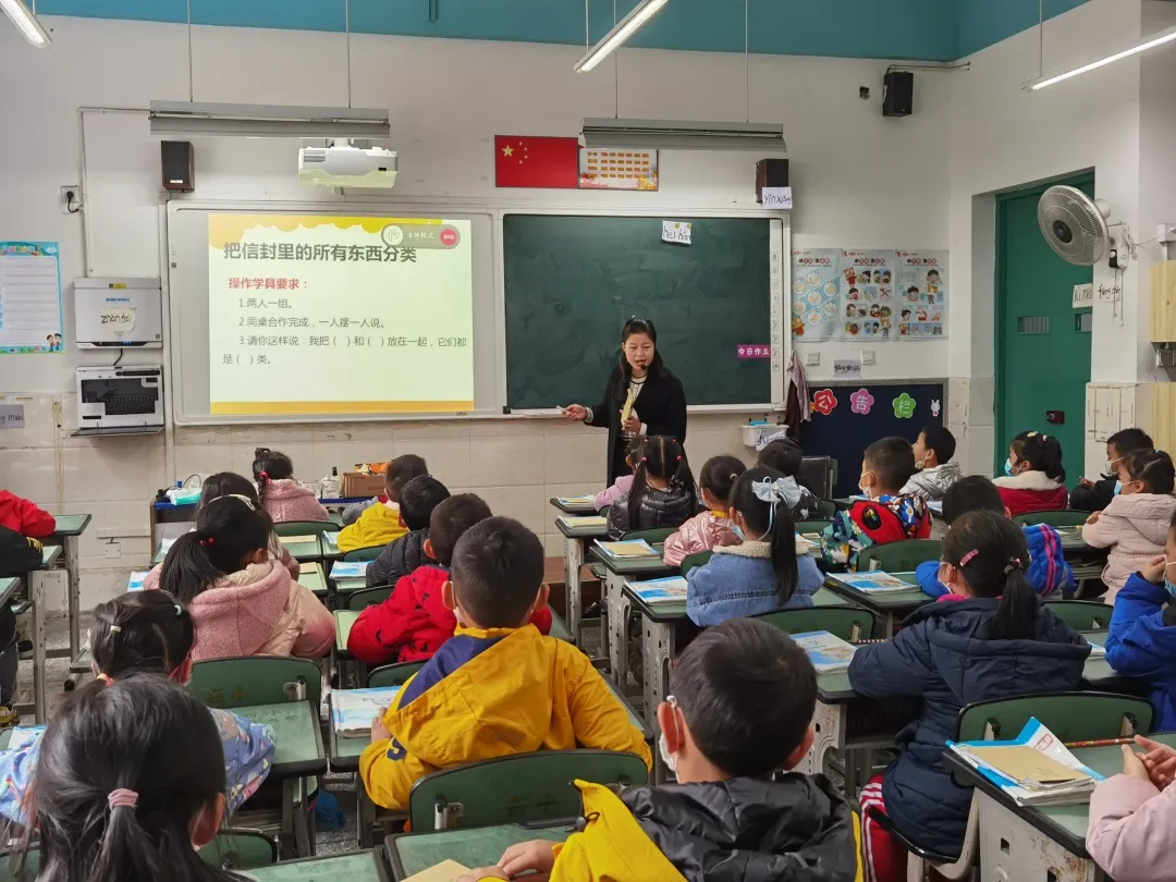 小课题 大作为——西航港小学“动手操作能力”小课题组专题汇报