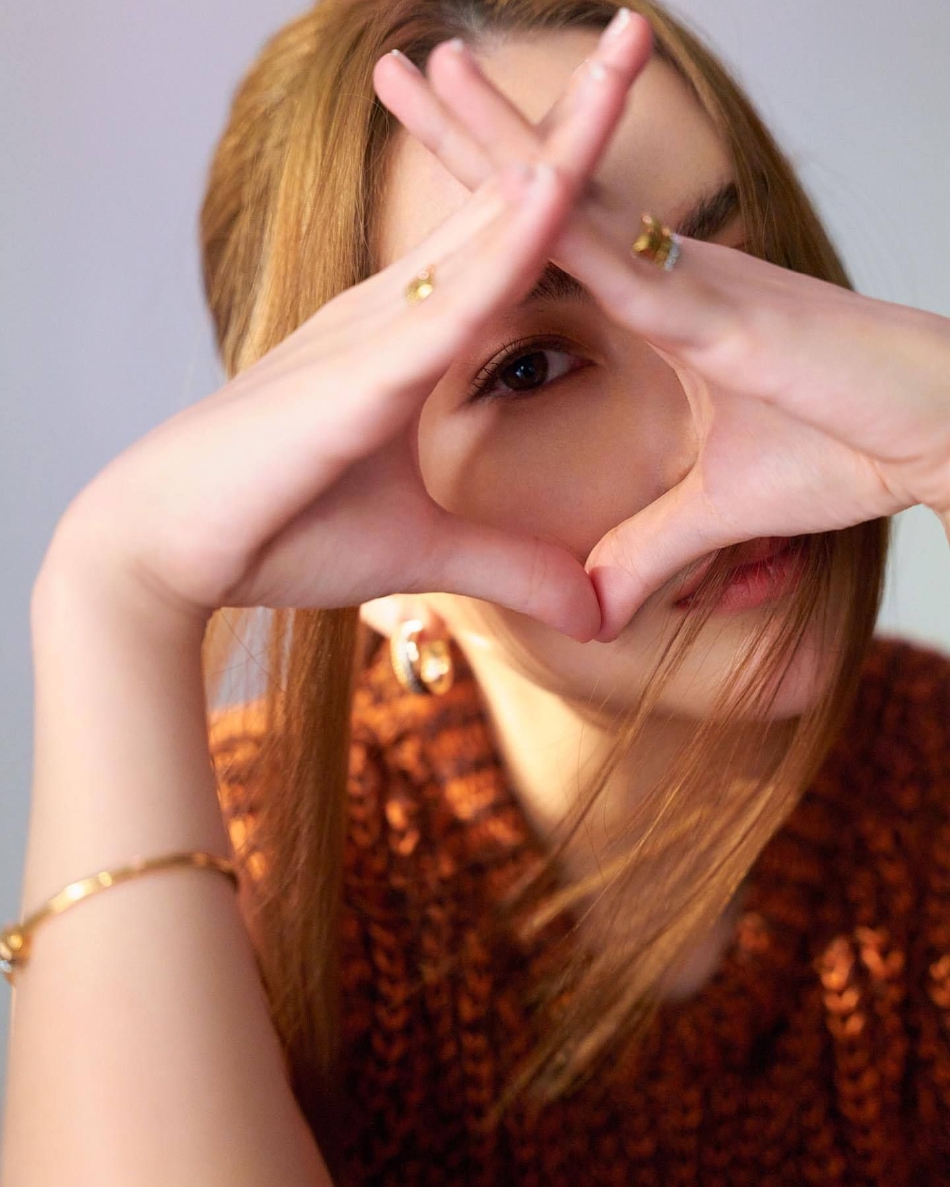 昆凌最新写真 五官精致气质满分