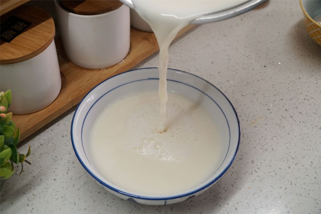 豆腐脑不用出门买，一碗黄豆做3碗，好吃简单，早餐全家吃饱吃好