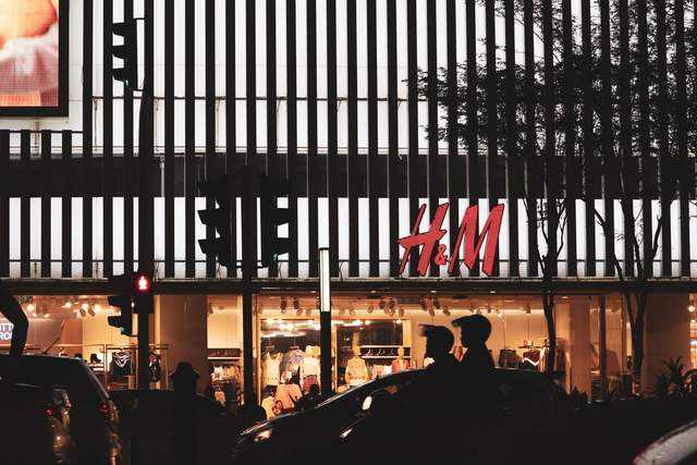H&M关闭了中国首店？国际快时尚巨头为啥会不断败退？