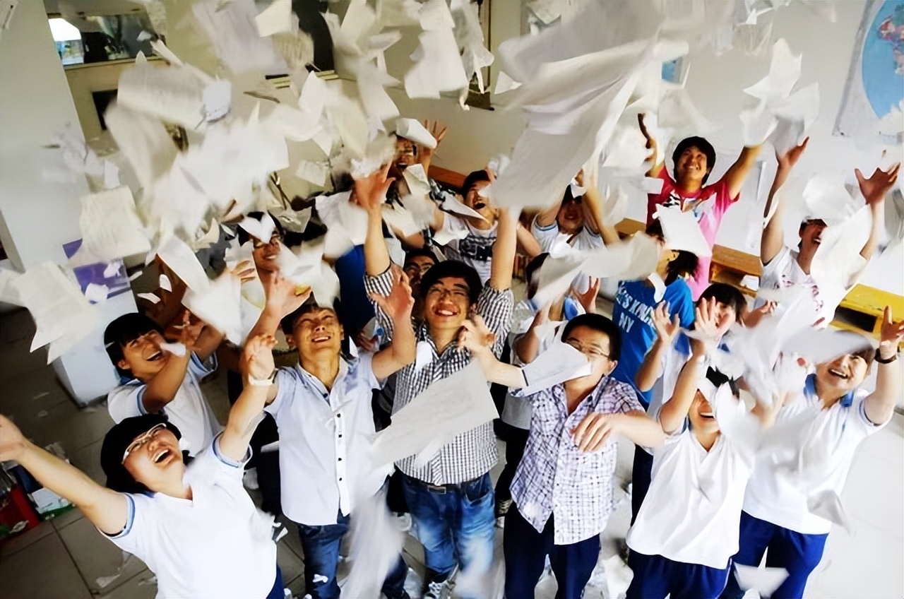 2022年高考人数创新高，河南高考人数名列前茅，各省参考人数稳定