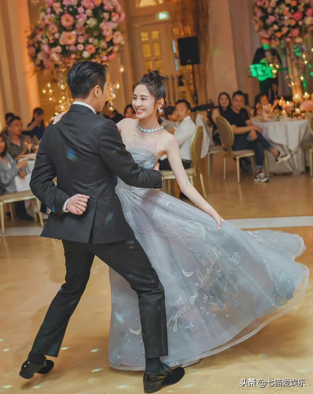 女星的辨识特质：赵丽颖的小脚，刘诗诗的天鹅颈，李沐宸的招风耳