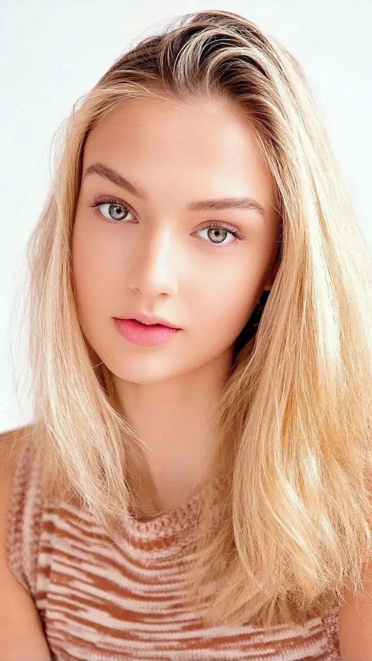 《支离破碎》女演员莉莉·库拉格