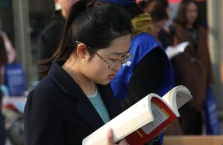 易烊千玺决定放弃入编，遗憾却无奈，考编公示后放弃有什么影响？