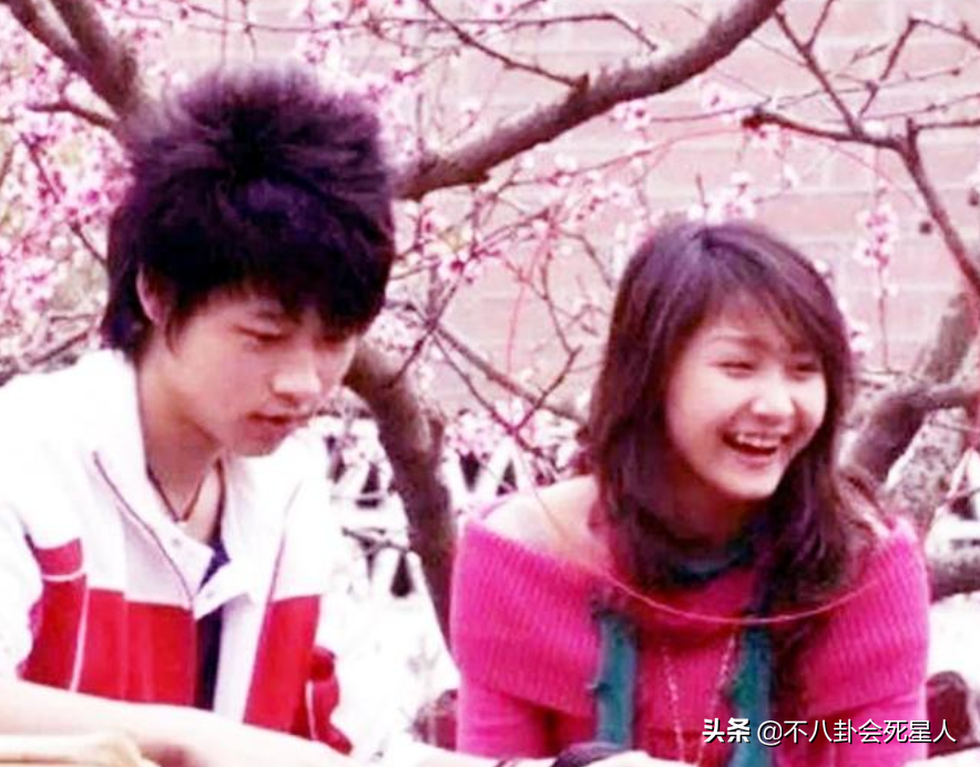 这5位痴情男明星，让我看到了爱情最美好的模样