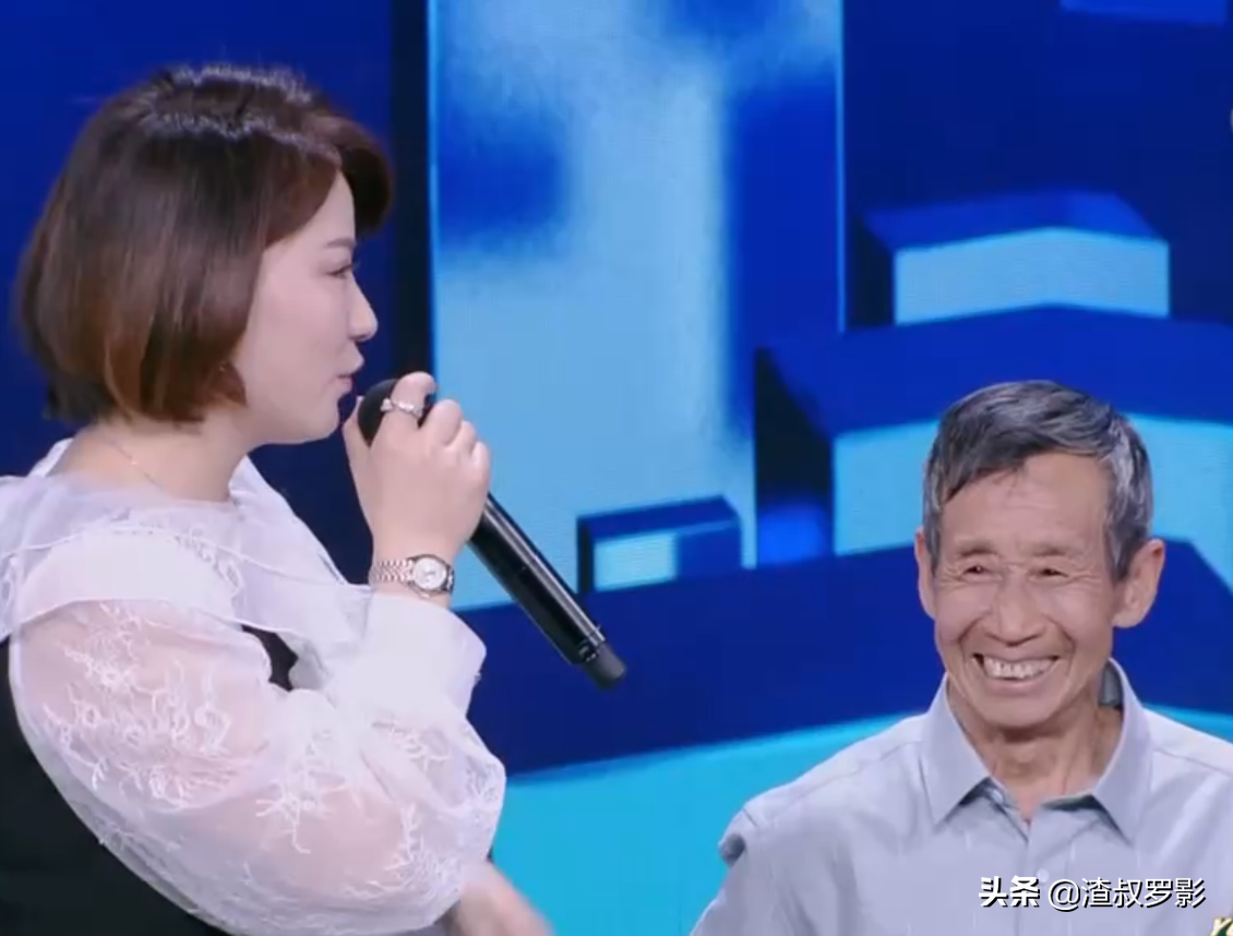 一女婴被弃，拾荒老人养大身价过亿，为报恩卖公司带养父环游祖国