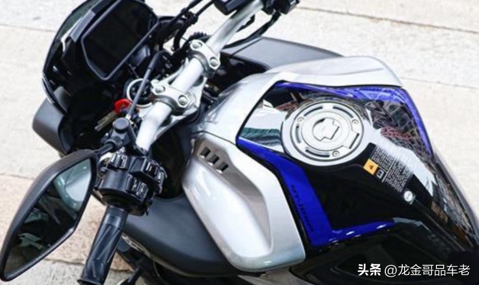 雅马哈一款四缸公升级街车——MT-10，马力有160匹