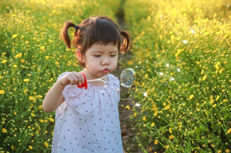 宝宝口水流不停，妈妈只会用口水巾可不行，还有4个方法要学会