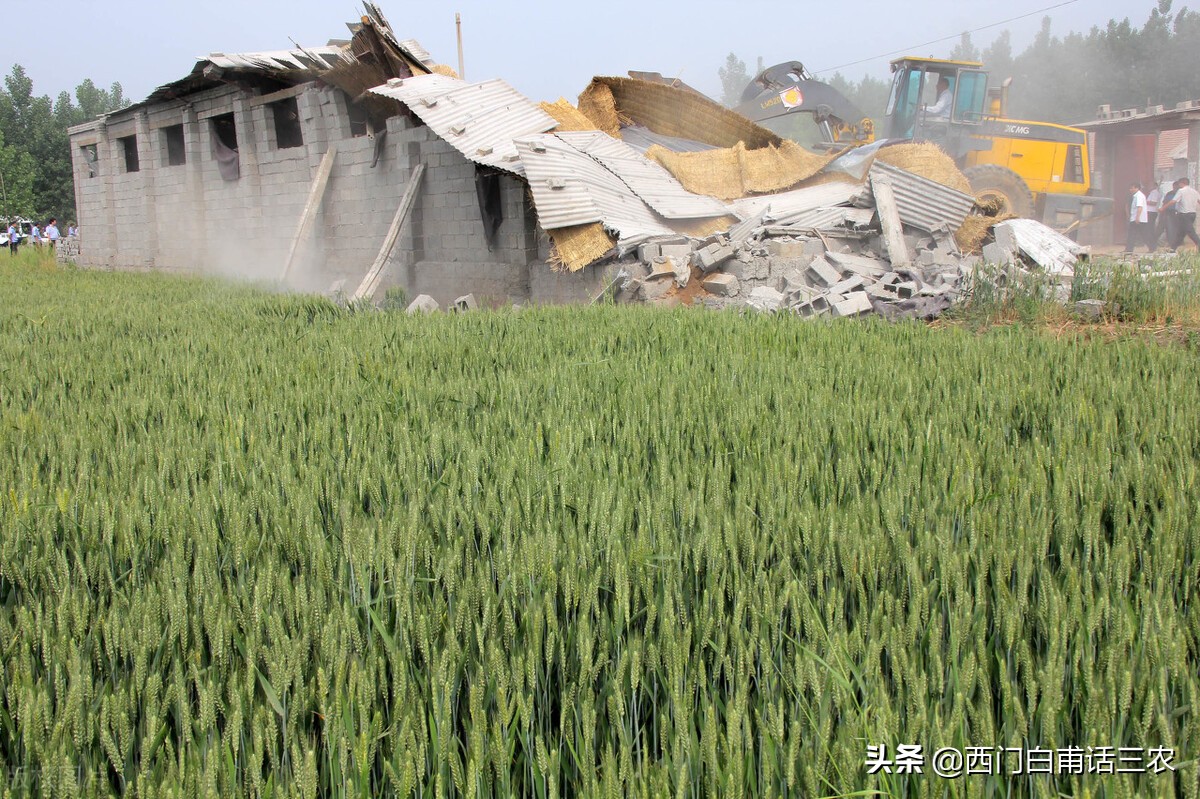 千万别在耕地上建房，近日，山西三起基本农田违法建房已被拆除