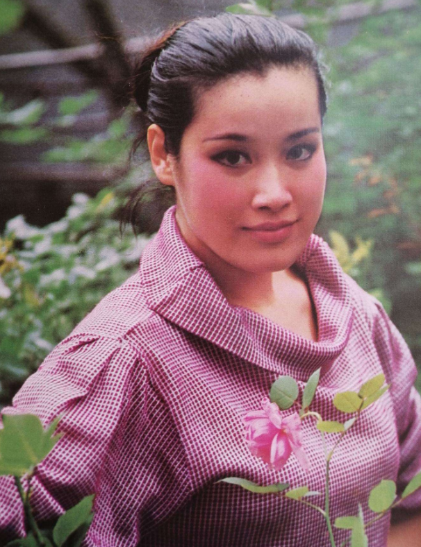 索宝莉：因一首歌爆红，为丈夫屈建远嫁，身世凄苦，56岁病逝异乡