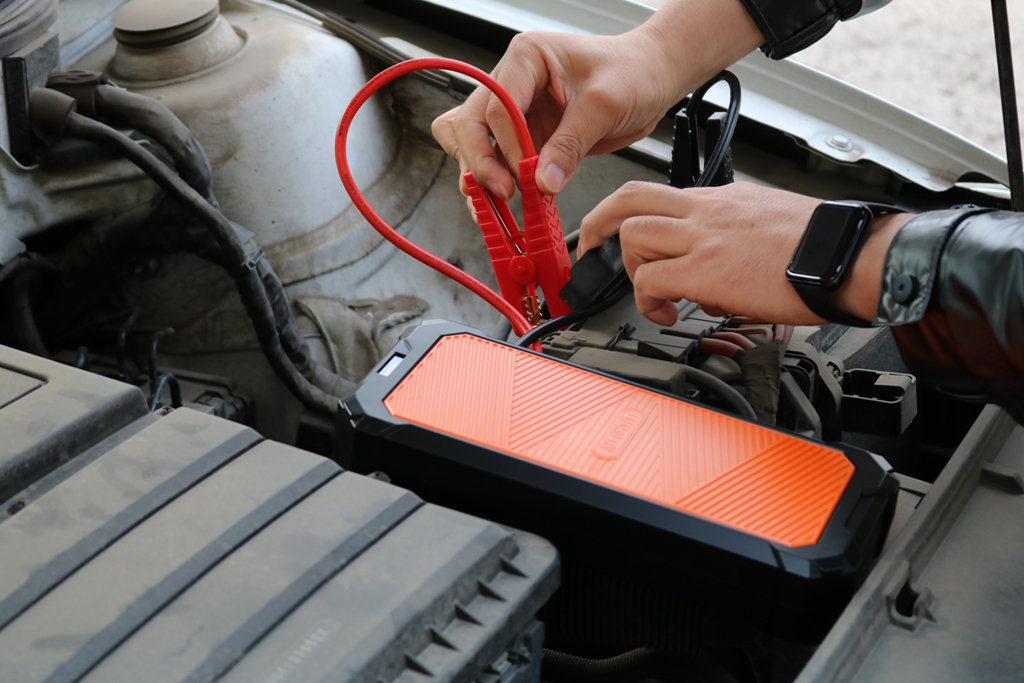 北方冬天必备 汽车电瓶强心剂—autowit超级电容汽车应急启动电源