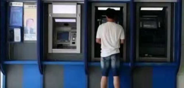 旧案普法：2002年一男子用捡到的医保卡从ATM机取出66万巨款被抓