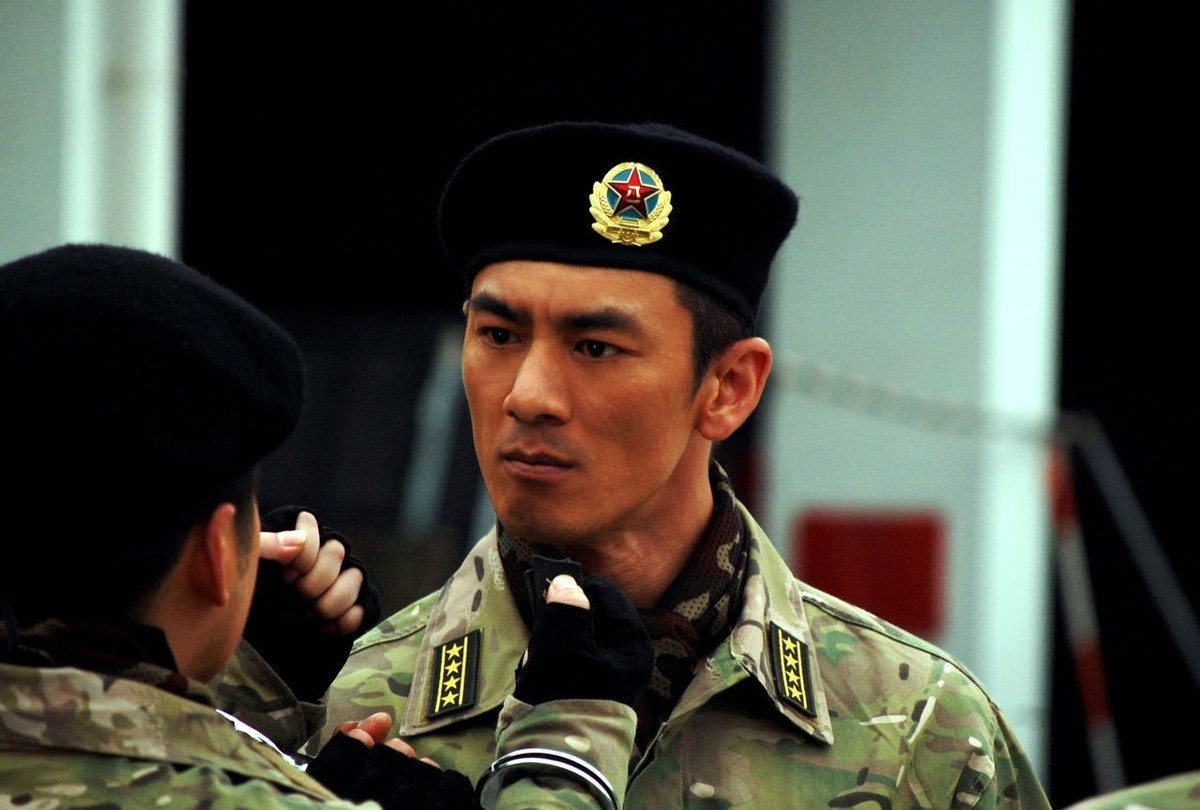 不够硬气别演“特种兵”！这12位男星告诉你，啥叫铮铮铁骨