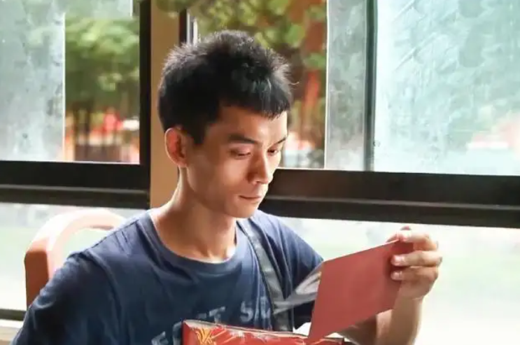 他被称为当代范进，13次高考未能考上心仪大学，他到底想考哪里？