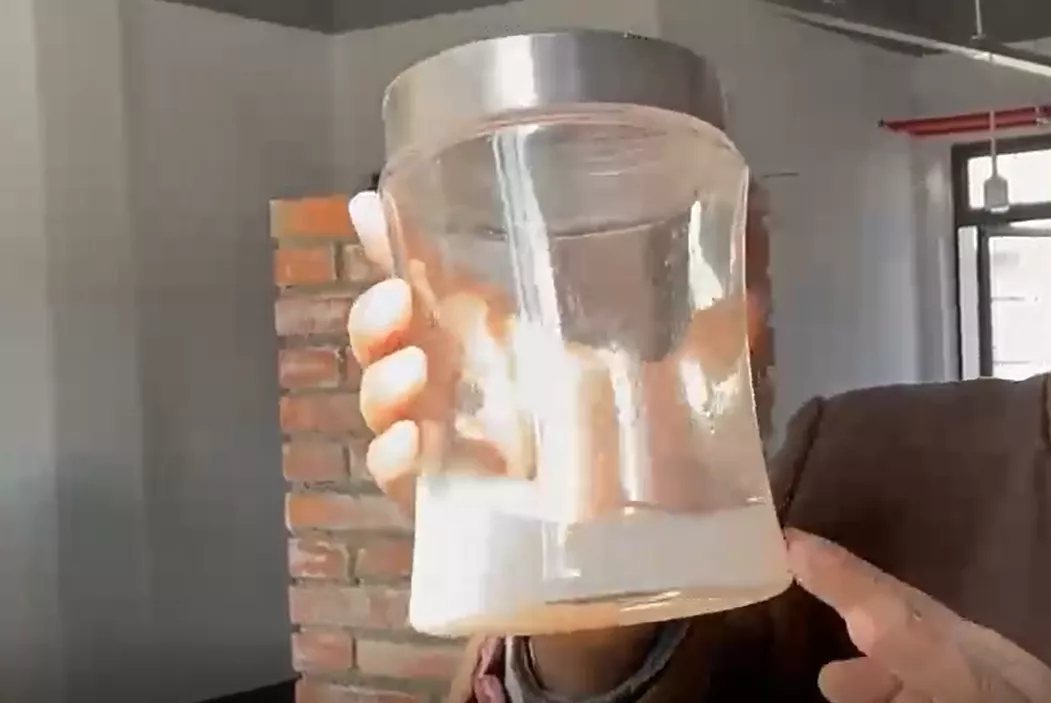 墙面反碱的原因是什么？如何处理？