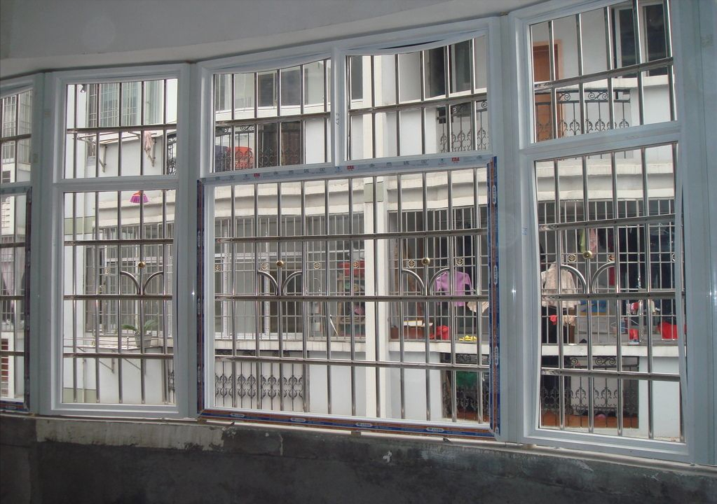 男子上门回收旧物时坠亡，家属起诉索赔53万，如今法院判了