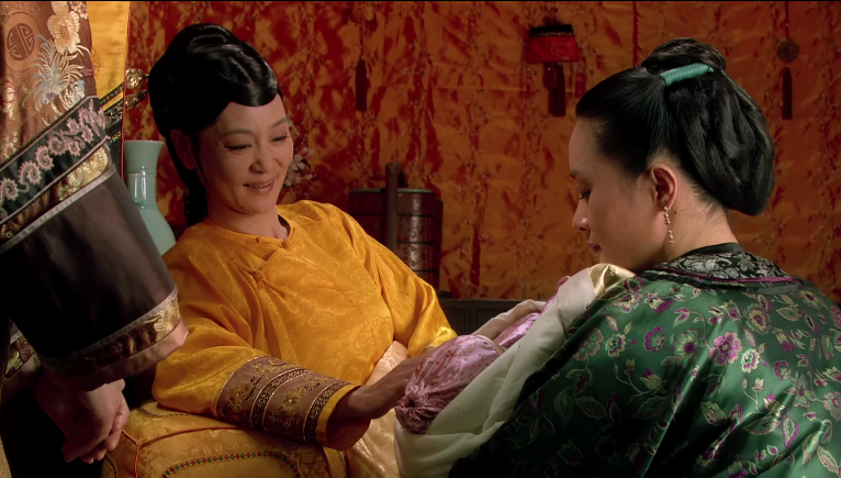 甄嬛传：太后早就发现双生子破绽，为什么不揭穿？真不愧是老狐狸