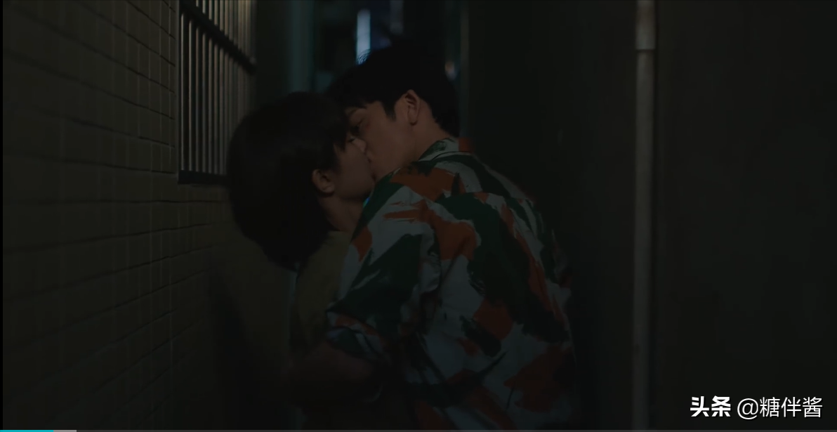 《女心理师》原著评分7.3，影视化5.2，收视全靠杨紫井柏然甜爱