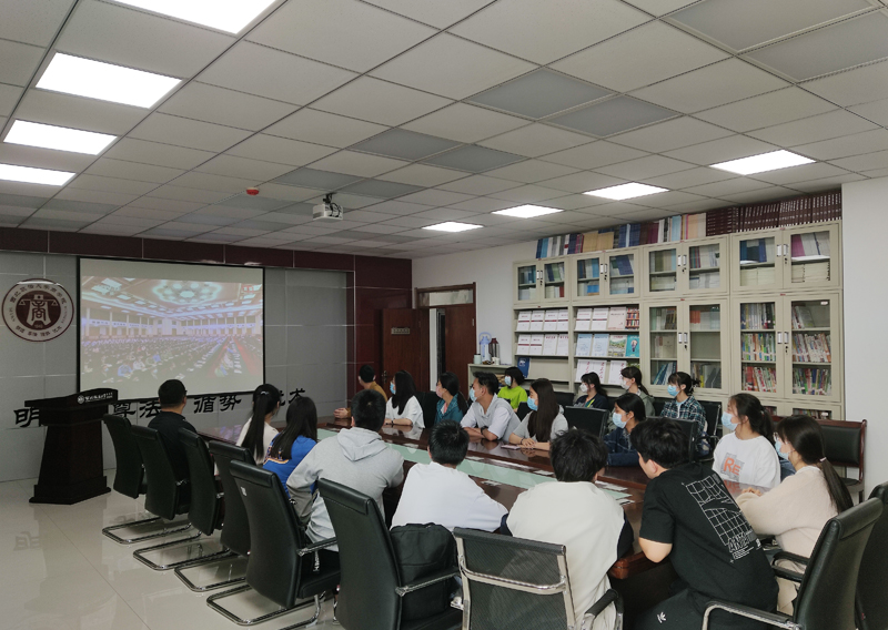 我校师生认真学习习近平总书记在庆祝中国共产主义青年团成立100周年上的重要讲话精神