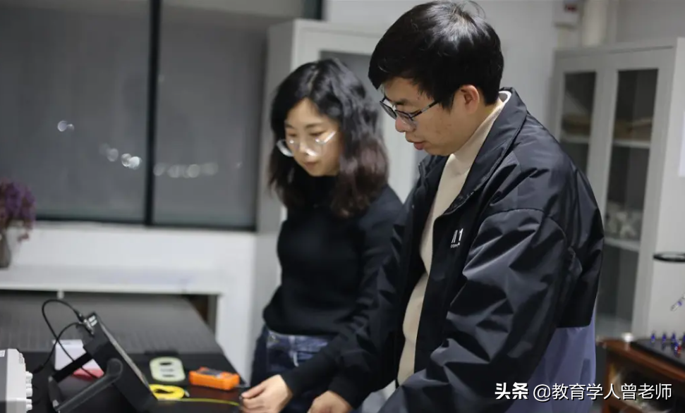 江西吉安男神火了，31岁当上211大学博导，颜值和才华俱佳